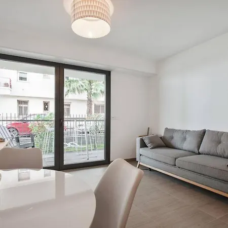 Brand New Splendid 1bed Apt Next To Beach Διαμέρισμα